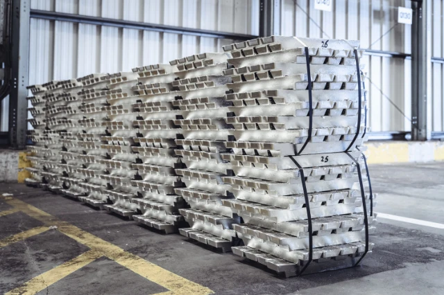 Tin Ingots gestapelt 